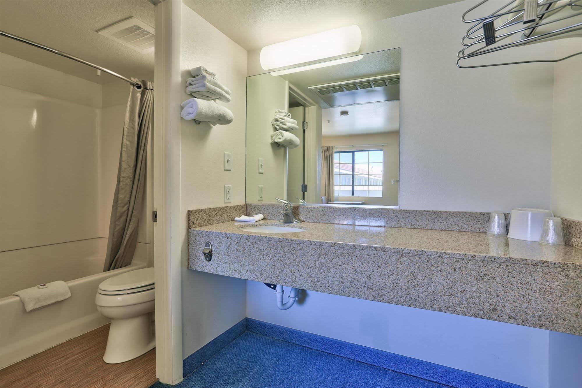 Motel 6-Kingman, Az - Route 66 East מראה חיצוני תמונה