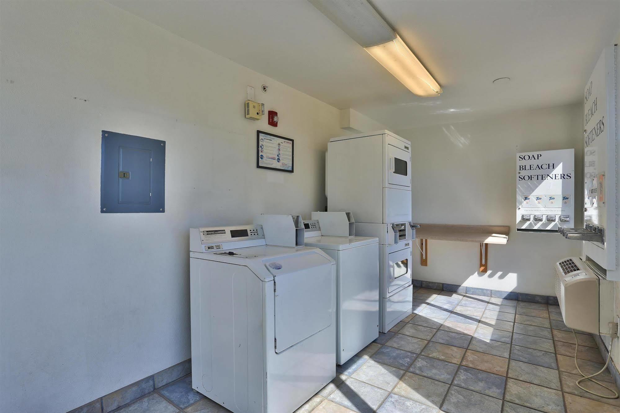 Motel 6-Kingman, Az - Route 66 East מראה חיצוני תמונה